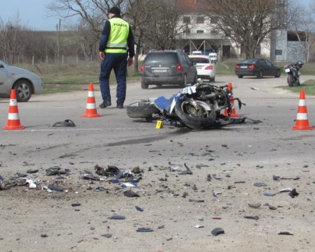 Слагат камери за скорост на пътя Стара Загора – Казанлък, след като моторист загина при удар в крава