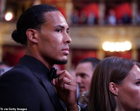 Ван Дайк показа как се губи – похвали Меси за наградата