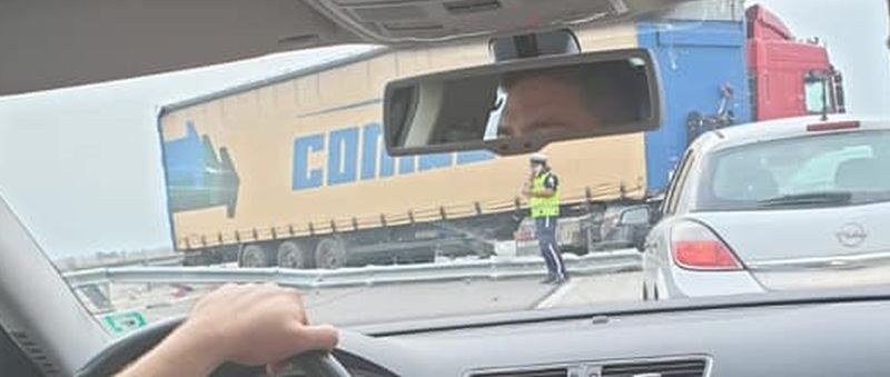 Камион се обърна на магистрала Тракия край Пловдив, спряха движението