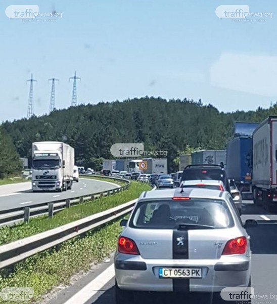 Голямото пътуване: 72 000 автомобила са напуснали София в петък, 1 400 от тях - без винетка