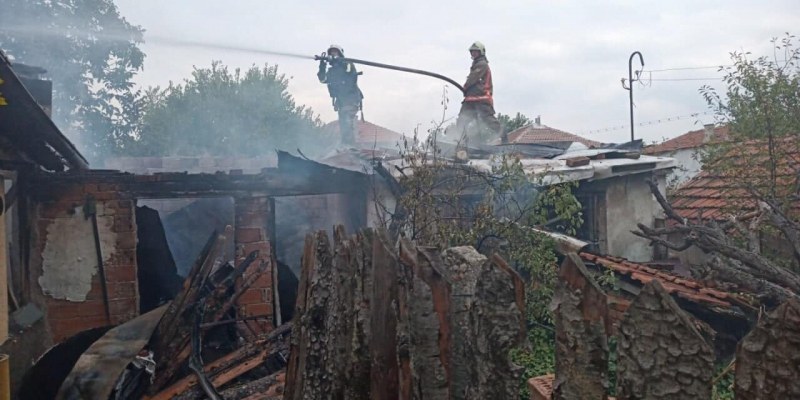 Психичноболен изчезна след пожар в асеновградско село