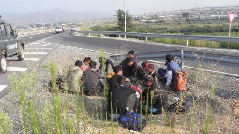 Разбиха канал за нелегални мигранти от Гърция за България, 22-ма са в ареста