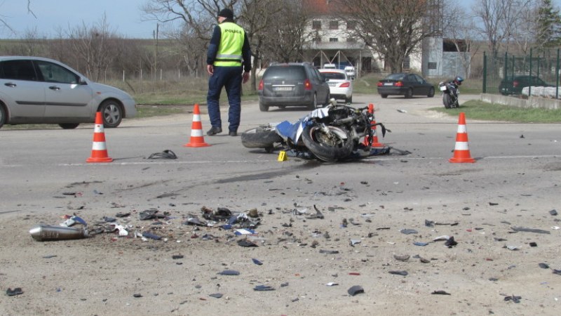 Слагат камери за скорост на пътя Стара Загора – Казанлък, след като моторист загина при удар в крава