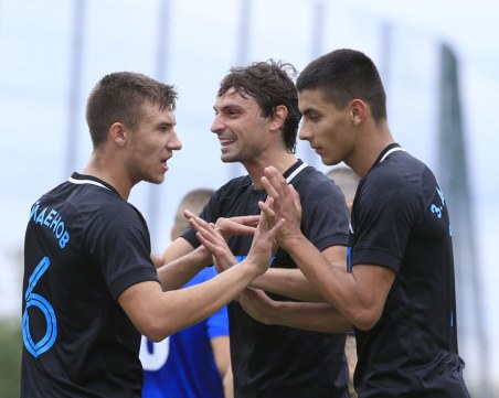 Масов бой по трибуните прекъсна мача на Левски за Купата