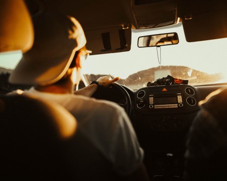 Пипнаха дрогиран шофьор, млад мъж преспа в ареста заради топче марихуана