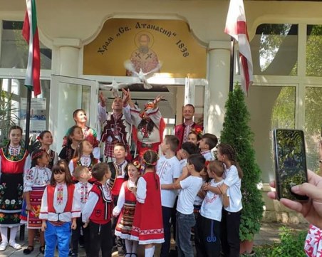 Възраждане на българското: Варненци станаха свидетели на уникална етно сватба