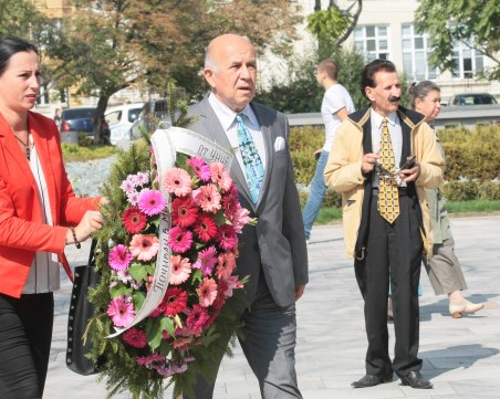 Изпратиха проф. Вучков,  дописал  книга за Тато преди смъртта си