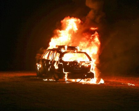 Кола се взриви в подземен паркинг в София