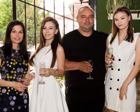 Лице от екрана е кандидат за общински съветник в Пазарджик