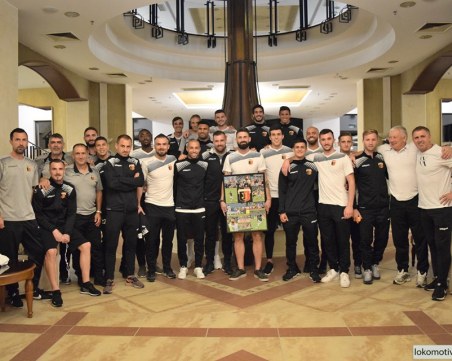 Скъп подарък за рожденика Митко Илиев, Локо започва защитата на Купата