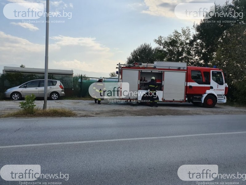 Деца подпалиха автоморга в Пловдив, две коли изгоряха