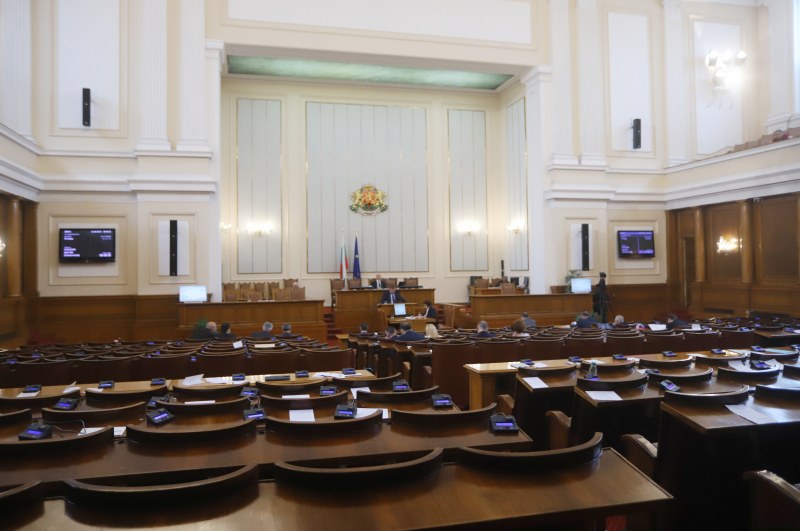 Парламентът си даде предизборна ваканция от две седмици