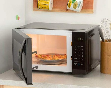 13 неща, които никога не бива да слагате в микровълновата