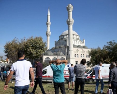 Двама души са загинали, а 40 са ранени след силното земетресение в Истанбул