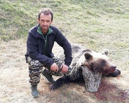 Снимка на убита мечка в смолянско предизвика вълна от възмущение