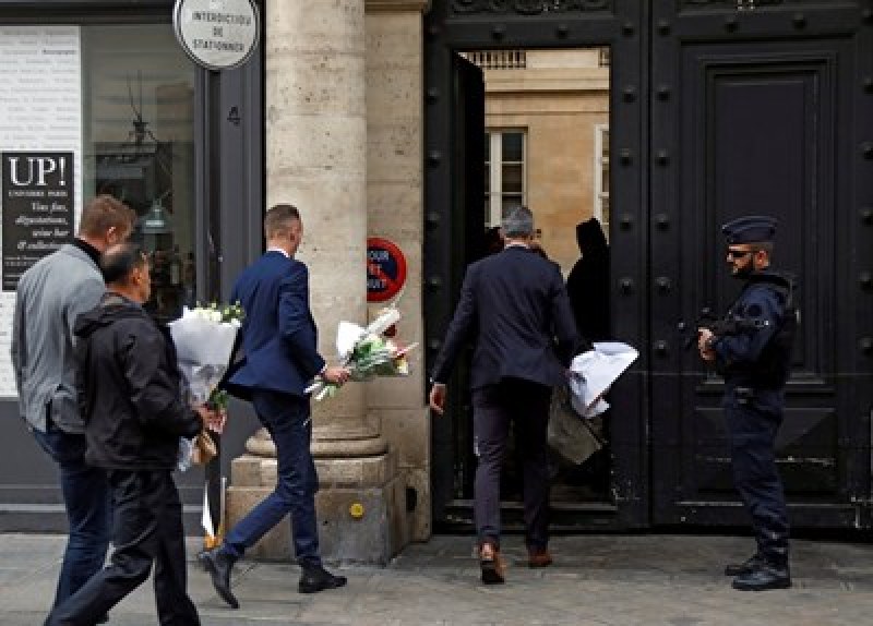Французите отдават почит на Жак Ширак в неделя на открита церемония