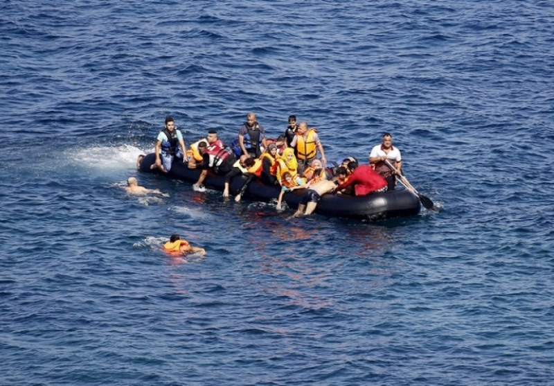 Лодка с мигранти се обърна в Егейско море, има загинали