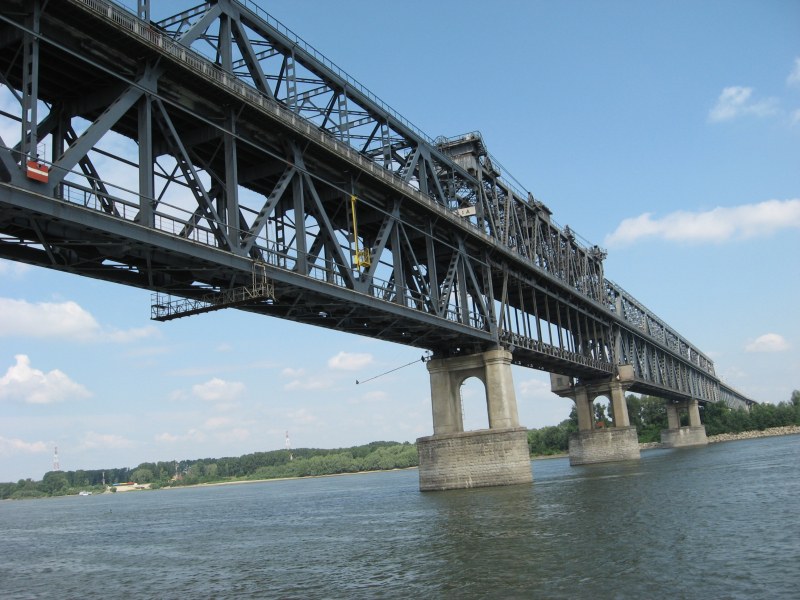 Затварят Дунав мост за час