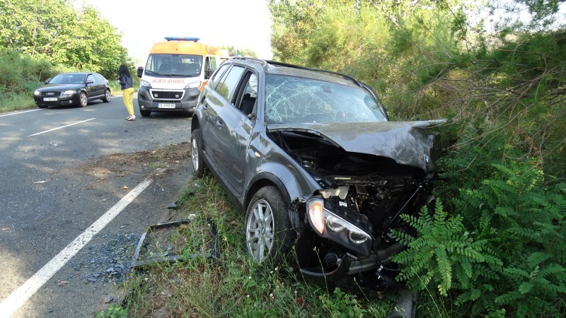 Тежка катастрофа! Две коли се удариха на пътя София – Самоков, двама са в болница