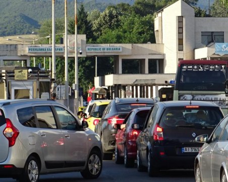 Блокаж на границата с Турция, стотици чакат с часове, за да влязат в България