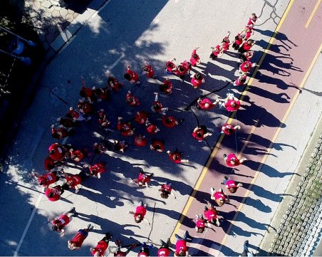 Десетки пловдивчани се включиха във флашмоб в подкрепа на пациентите със злокачествени заболявания на кръвта