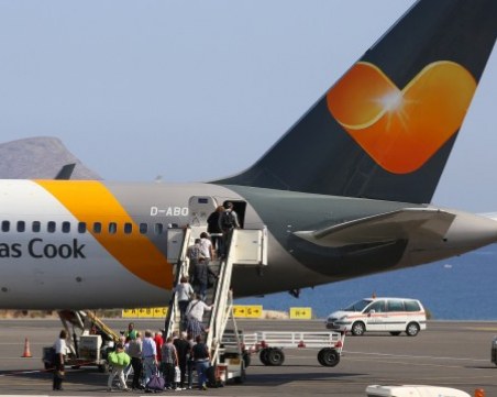 Колко туристи ще загуби България заради фалита на Томас Кук