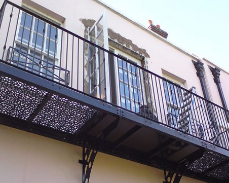 Любовници загинаха, докато правеха секс на балкона