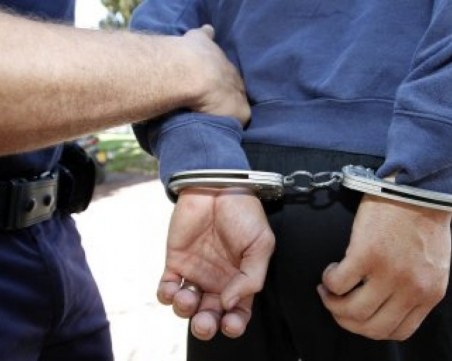 Арестуваха педофил, блудствал със 7-годишната си племенница