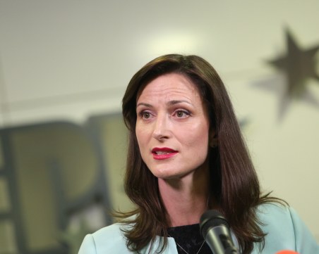 Изслушват Мария Габриел в Европарламента, задават й 25 въпроса