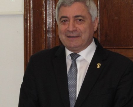 Премиерът прати хеликоптер за общински шеф от БСП, повален от инсулт