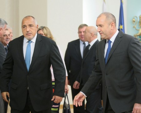Президентът Радев свика среща за Македония с премиера и министри