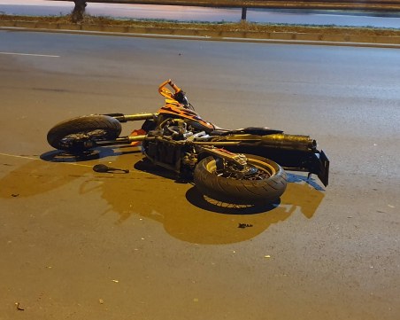 Кросов мотор се заби в Пежо пред Колодрума в Пловдив   