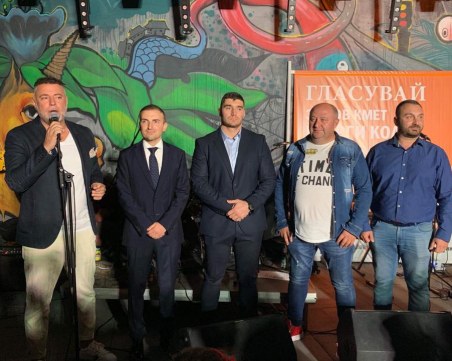 Млади лица и опитни експерти застанаха зад новия кандидат за кмет на Пловдив