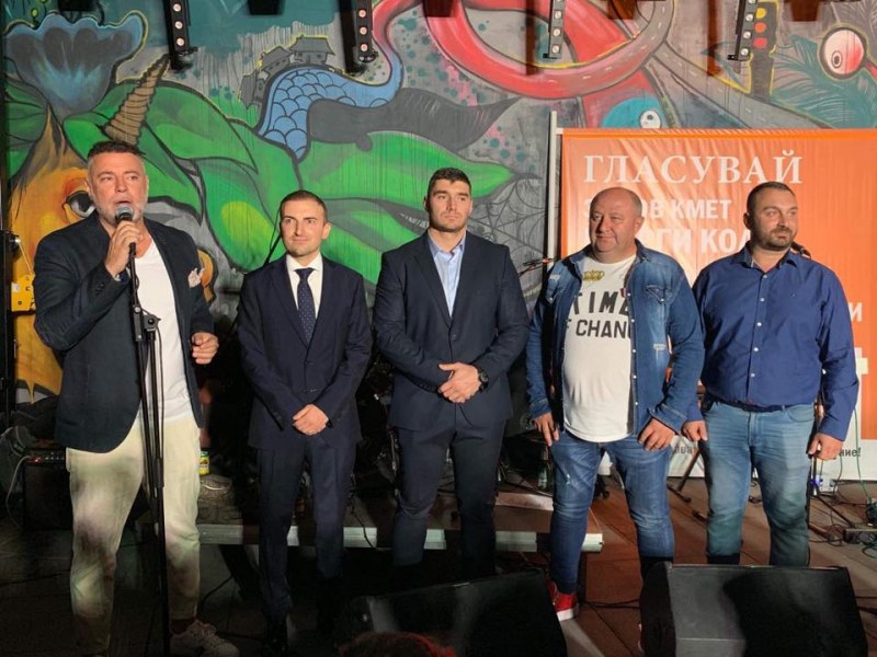 Млади лица и опитни експерти застанаха зад новия кандидат за кмет на Пловдив