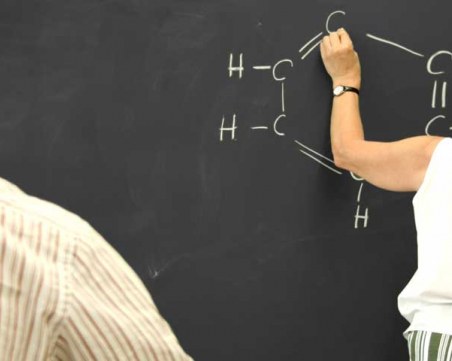 500 лева бонус за учители в селски училища с ромчета