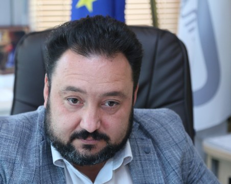 Шефът на БНР върви към оставка, но може да завлече и Великова