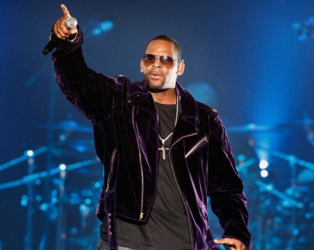 Певецът Ар Кели се жали от затвора, не можел да се среща с повече от една жена