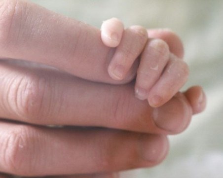 Родители обвиняват лекари за смъртта на 11-месечното им бебе