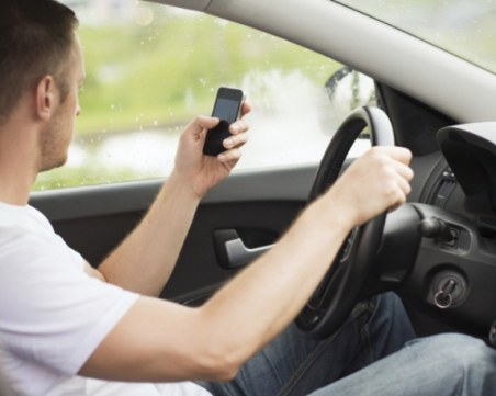 Само са седмица: 570 шофьори с глоби заради говорене по телефона