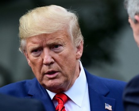 Тръмп: Стреляйте в краката на мигрантите, за да ги забавите