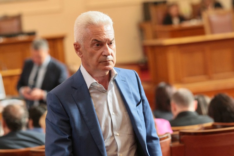 Сидеров ще съди Кошлуков, че БНТ хлопна портите пред него