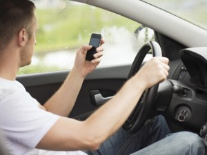 Само са седмица: 570 шофьори с глоби заради говорене по телефона