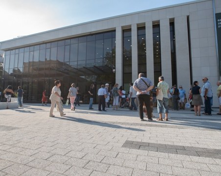 Край: Градската галерия поема управлението на зала 