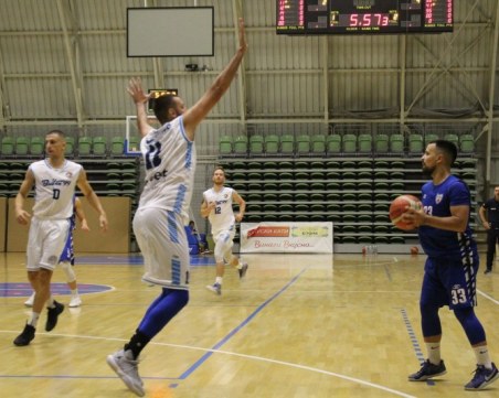 Академик Бултекс 99 стартира сезона утре, пуска абонаментните карти