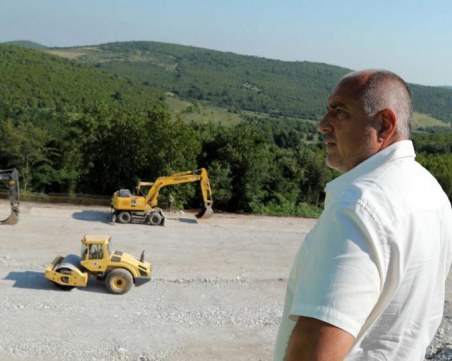 Борисов обеща да зареже политиката, когато АМ Хемус е готова