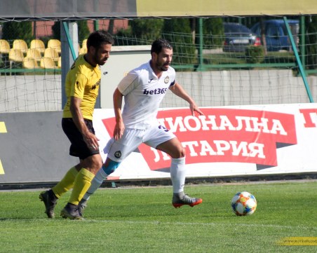 Ботев без двама титуляри, но с капитана си във Враца утре