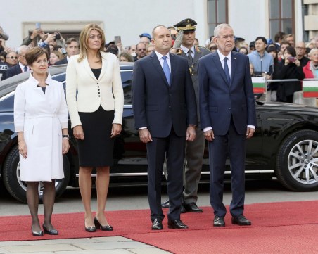 Румен Радев зове във Виена за екшън план за мигрантите