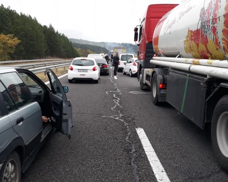 Тапа на АМ Тракия заради самозапалил се автомобил