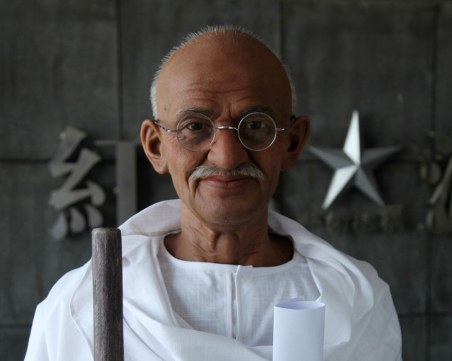 В деня на рождението на Махатма Ганди: Откраднаха част от праха му