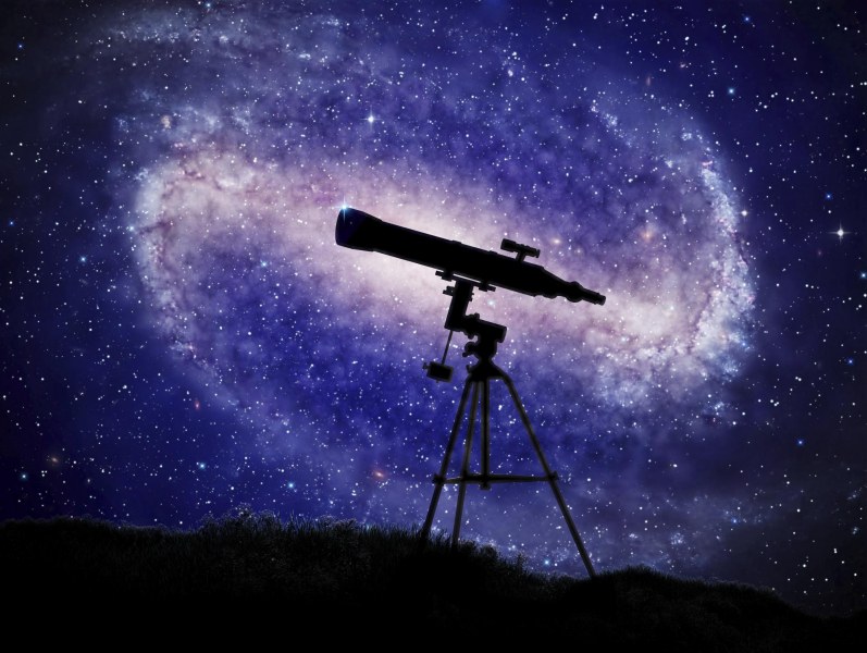 Наблюдаваме Сатурн, Луната и Слънцето с телескопи в Световния ден на астрономията
